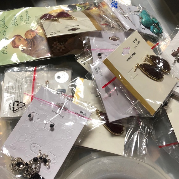 New earrings!! All in package - Picture 3 of 4